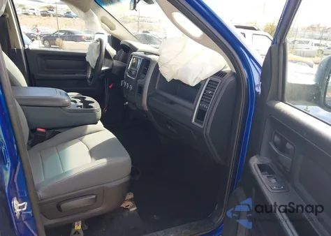 2017 Ram 1500 Express 4X2 6'4 Box из США, поврежденный, VIN 1C6RR6FG4HS790964